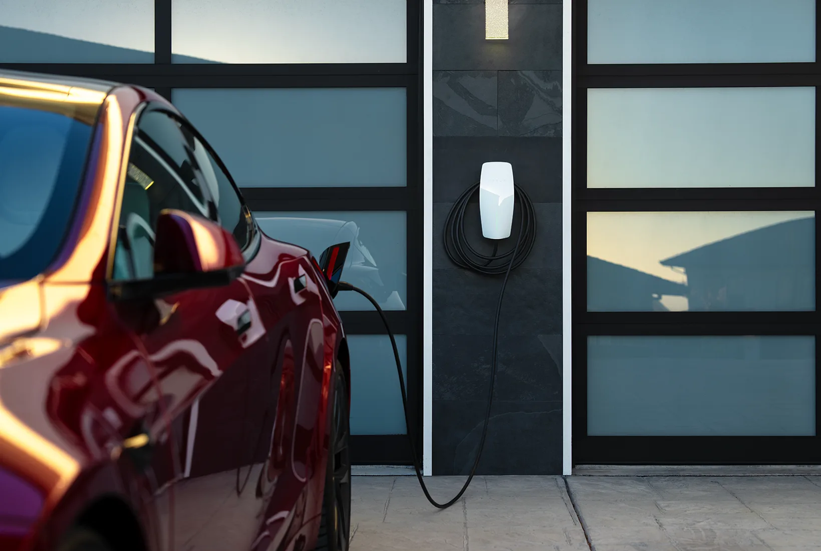 Electric vehicle charging at home with rooftop solar power
